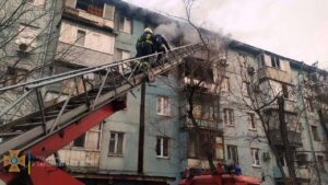 В запорожской многоэтажке произошел пожар в квартире: пострадали две женщины, - ФОТО