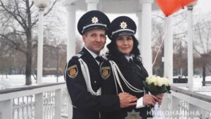 История любви двух запорожских полицейских, которые в День влюбленных соединили свои судьбы, - ФОТО