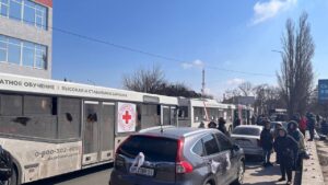 Евакуація маріупольців автобусами із Запоріжжя продовжиться завтра