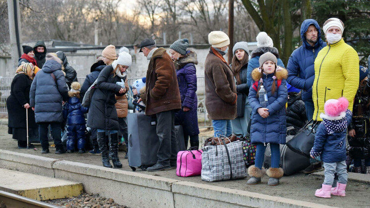 В Румынию эвакуировали детей из Запорожья и Мариуполя, оставшихся без родительской опеки