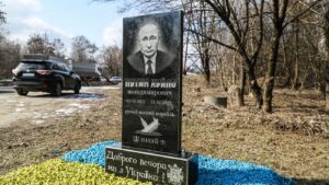 В Запорожье установили могильный памятник Владимиру Путину, - ФОТО