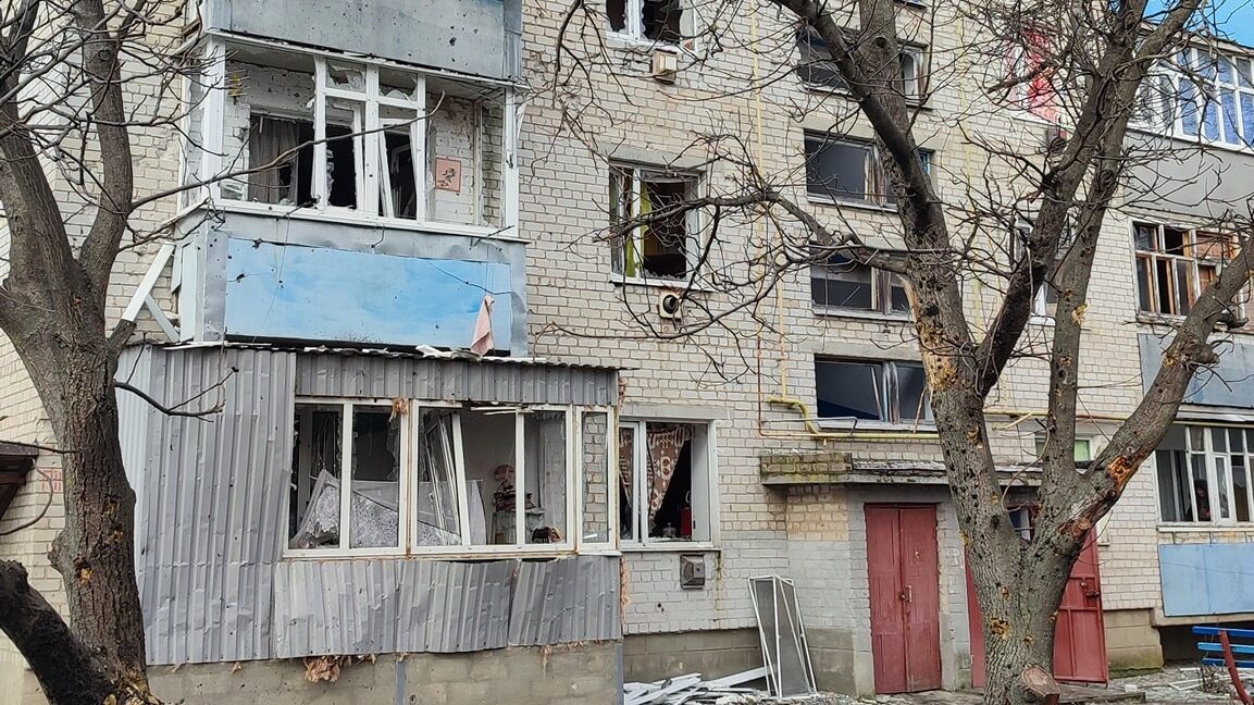 У Пологівському районі у результаті ворожих обстрілів загинула людина: ще одна потрапила до лікарні