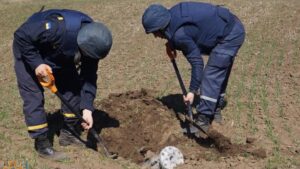 У Запорізькій області під час розмінування одного з населених пунктів постраждали двоє рятувальників