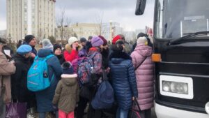 З Енергодару евакуюють жінок та дітей: гумдопомогу окупанти не пропустили до міста, - ВІДЕО