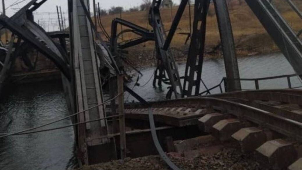 В Запорожской области вражеским обстрелом разрушили железнодорожный мост в Васильевке, – ФОТО