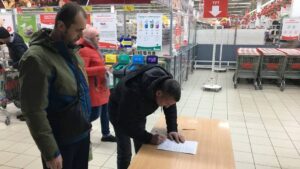 Запорожцы активно ставят подписи за закрытие неба над Украиной: подписать обращение может каждый
