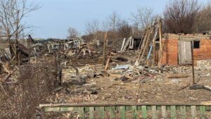 Под Запорожьем российские оккупанты снова обстреляли село Магдалиновку, – ФОТОРЕПОРТАЖ