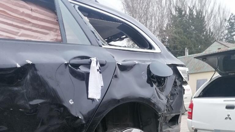 Под Запорожьем российские оккупанты обстреляли автомобиль, который двигался в эвакуационной колонне, – ФОТО