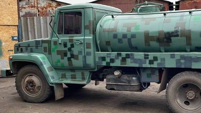Запорожские волонтеры превратили молоковоз в бензовоз для военных, – ФОТО, ВИДЕО