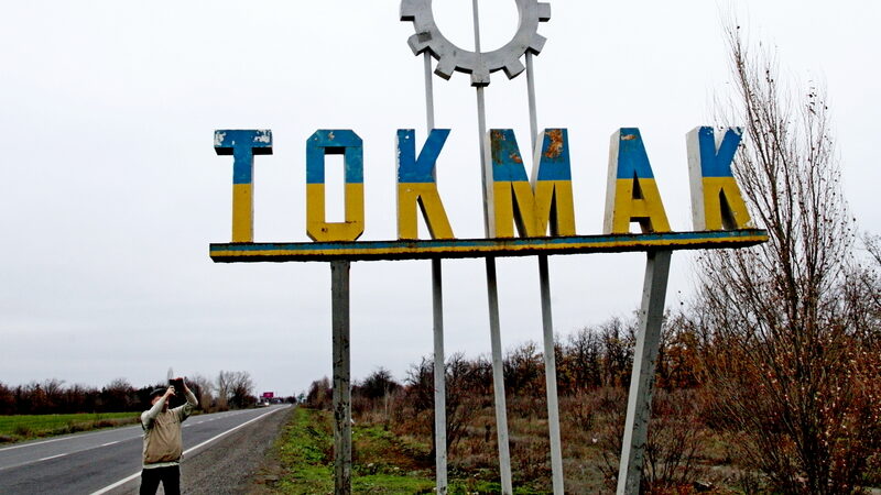 В оккупированном Токмаке врачей заставляют подписывать контракты с российским минздравом
