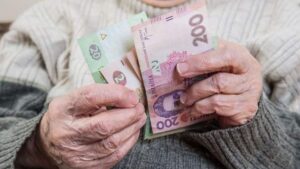 Российские оккупанты украли деньги, которые «Укрпочта» направила для выплаты пенсий и субсидий жителям Мелитополя