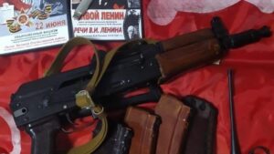 У Запоріжжі поліція затримала прихильника «руського миру»: у нього знайшли зброю, набої та заборонену символіку, – ФОТО 