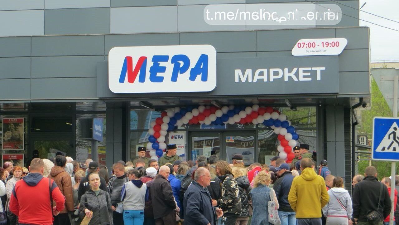 Соцсети шокировали цены в супермаркете, который оккупанты открыли в захваченном Днепрорудном Запорожской области