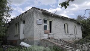 Російські окупанти знову обстріляли село у Запорізькому районі: знищено десятки будинків та дитячий садок, – ВІДЕО, ФОТО 