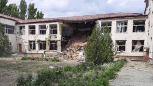 Орехов находится под ежедневными обстрелами: в городе разрушили историческое здание, гимназию и сотни домов, - ФОТО, ВИДЕО