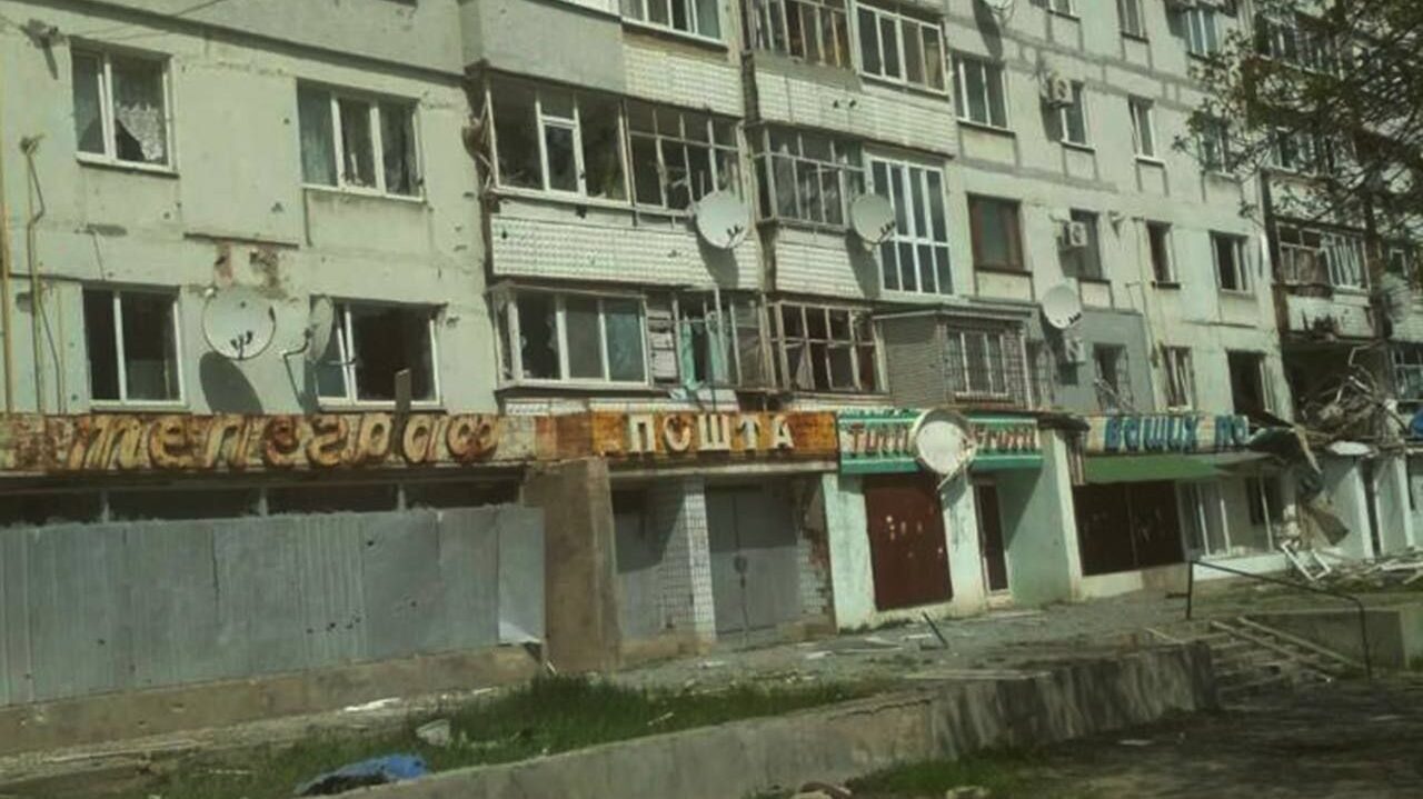 В Орехове оккупанты обстреляли многоэтажки: два человека погибли и четверо ранены, - ФОТО