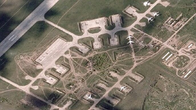 Зі супутника показали, що окупанти у своїх цілях продовжують використовувати авіабазу біля Мелітополя – CNN