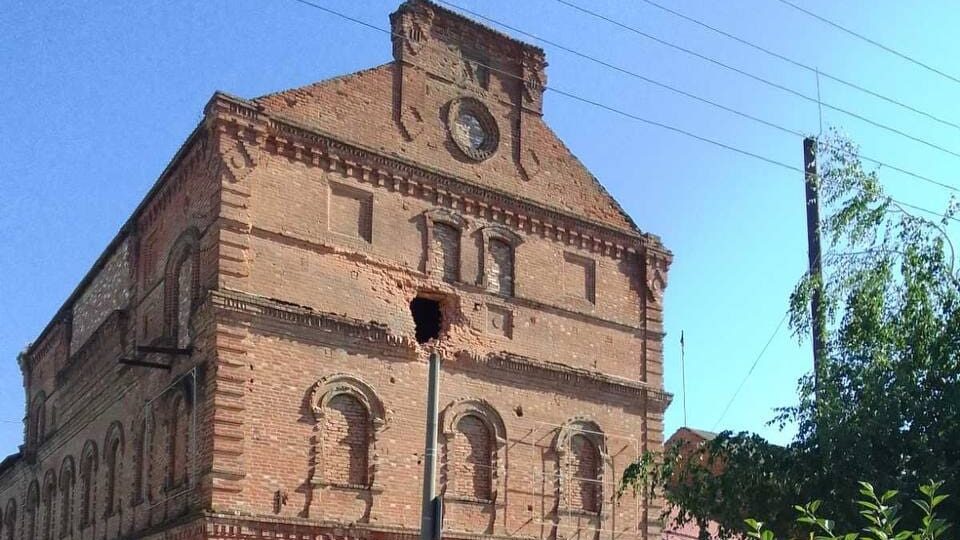 В Гуляйполе из-за обстрелов оккупантов повреждено здание мельницы, построенной в конце XIX века