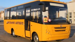 Школьный автобус и автомобили: оккупанты продолжают грабить в Запорожской области