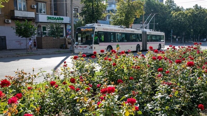 У Запоріжжі продовжили роботу громадського транспорту та відновили один із автобусних маршрутів 