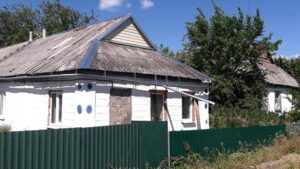 Пошкоджені будинки та АЗС, поранені п'ятеро людей: окупанти обстріляли три населені пункти Пологівського району