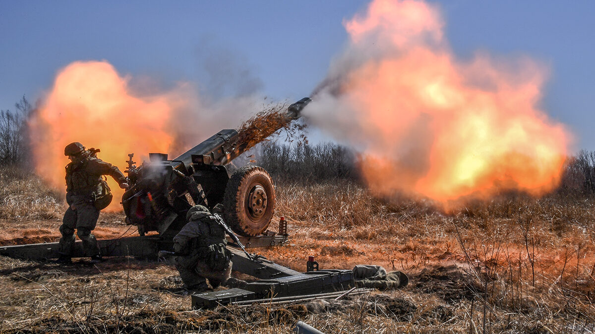 На Запорізькому напрямку російські окупанти обстрілюють позиції ЗСУ та мирні села