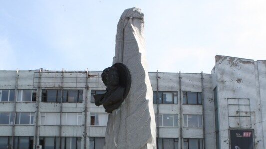 У Запоріжжі демонтували пам'ятник російському поетові