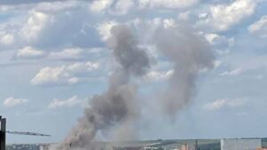 В сети опубликовали видео момента прилета одной из ракет по предприятию в Запорожье