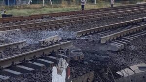 У Мелітополі та районі вночі лунали вибухи: є руйнування на залізниці, – ФОТО