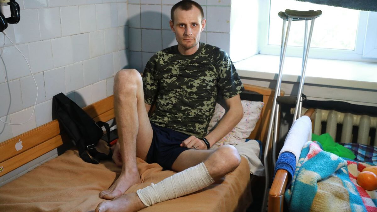 Оскорбления и никакой медпомощи: боец «Азова», который сейчас лечится в Запорожье, рассказал о пребывании в полоне, - ФОТО