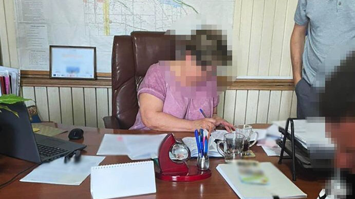 Главу сельсовета в Запорожской области будут судить за растрату 400 тысяч гривен на строительстве ограждения свалки