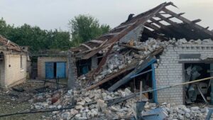 Повреждены дома и газопровод: оккупанты снова обстреляли поселок под Запорожьем, – ФОТО