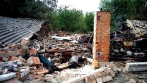 Разрушенные частные дома и квартиры: враг нанес удары по Орехову и ряду сел, - ФОТО