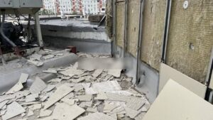 Рашисти вдарили безпілотниками по центру Енергодару: постраждала будівля мерії, - ФОТО