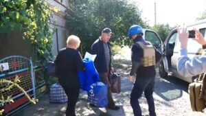 Рятувальники допомогли жителям прифронтового Оріхова евакуюватися до Запоріжжя, – ВІДЕО