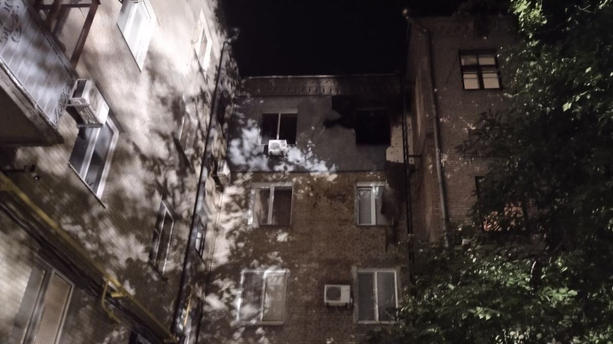 В центре Запорожья горела квартира: пожар тушили 29 спасателей, – ФОТО, ВИДЕО
