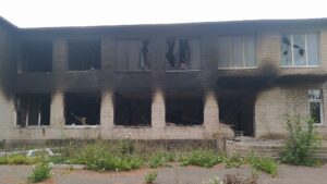 В Запорожской области российские оккупанты обстреляли село фосфорными снарядами: сгорела школа и несколько домов, – ФОТО