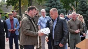 В Запорожье наградили главного инженера агрофирмы, который спас 350 тонн зерна, – ФОТО