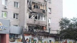 Напередодні візиту місї МАГАТЕ російські окупанти масовано обстрілюють центр Енергодара: є загиблі, – ФОТО, ВІДЕО