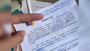 В Мелитополе получателям паспортов рф в придачу выдают повестки