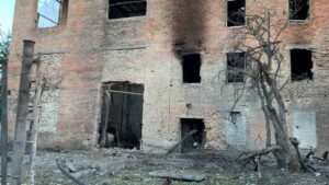 Рашисти знову обстріляли селище під Запоріжжям: зруйновані будинки та місцеве підприємство, – ФОТО, ВІДЕО