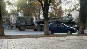 Из Мариуполя на Запорожское направление оккупанты перебрасывают артиллерию с новыми метками, - ФОТО