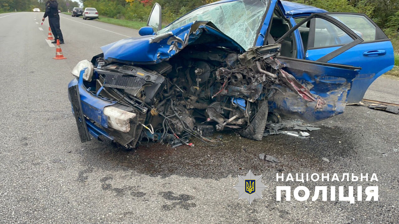 Под Запорожьем на трассе столкнулись две легковушки Chevrolet: погибли водители и пассажирка, – ФОТО