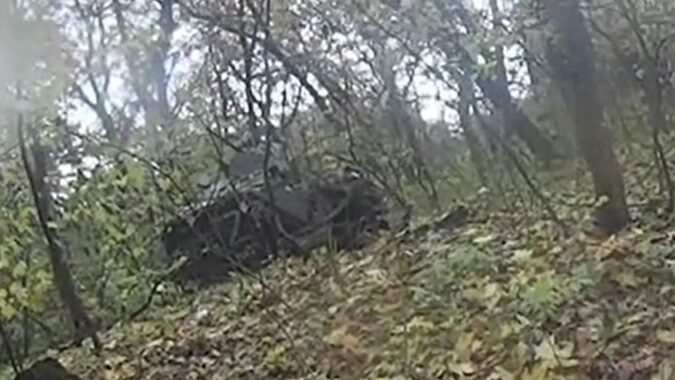 На Запорожском направлении украинские защитники захватили вражеский БТР вместе с экипажем, – ВИДЕО