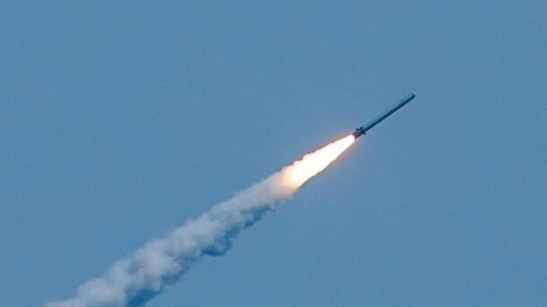 Запорожцы слышали взрыв: противовоздушная оборона сбила российскую ракету