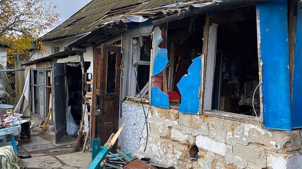 В Запорожской области вражеская армия продолжает ежедневно разрушать дома мирных жителей: есть раненые, – ФОТО