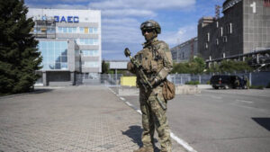 Оккупанты привезли на Запорожскую АЭС фейкового «руководителя» и заставляют персонал работать на «росатом»