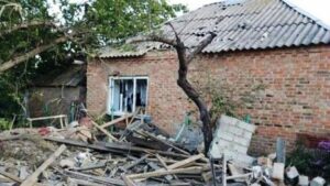 Повреждены многоэтажка, частные дома, детсад и ферма: оккупанты продолжают наносить удары по Запорожской области, – ФОТО