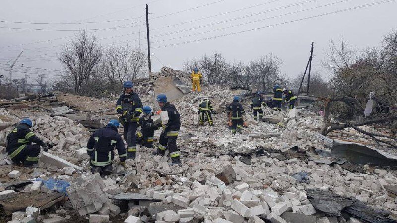 Ночью российские войска нанесли ракетный удар по Вольнянску: разрушен двухэтажный дом, четыре человека погибли, – ФОТО