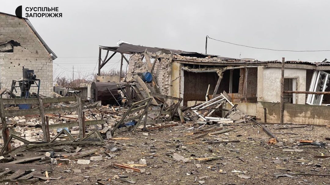 Ночью российские оккупанты ракетным ударом разрушили ферму под Запорожьем, – ФОТО, ВИДЕО